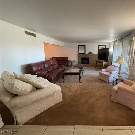 Image 4 - 574 Campbell Drive, Las Vegas, NV 89107, USA - House for sale