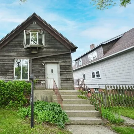 Buy this studio house on 2366 North Bremen Street in Milwaukee, WI 53212