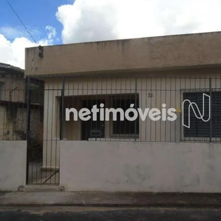 Buy this 2 bed house on Rua Presidente Antônio Carlos in Centro, Varginha - MG