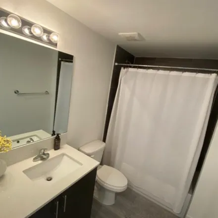 Image 3 - 2560 Southwest 27th Avenue, The Pines, Miami, FL 33133, USA - Room for rent