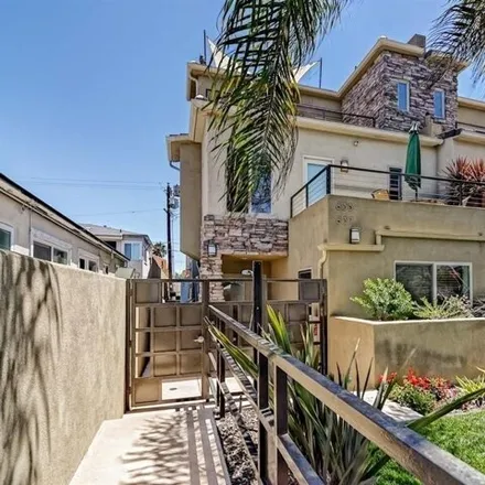 Buy this 3 bed house on 835 Felspar Street in San Diego, CA 92109
