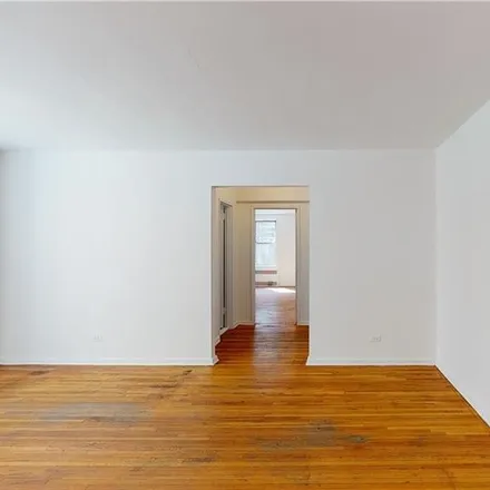 Image 6 - 2531 East 7th Street, New York, NY 11235, USA - Condo for sale