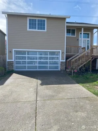 Buy this 3 bed house on 7098 East J Street in Tacoma, WA 98404