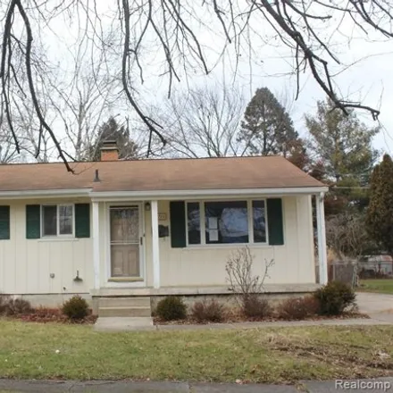 Buy this 2 bed house on 3729 Holly Avenue in Flint, MI 48506