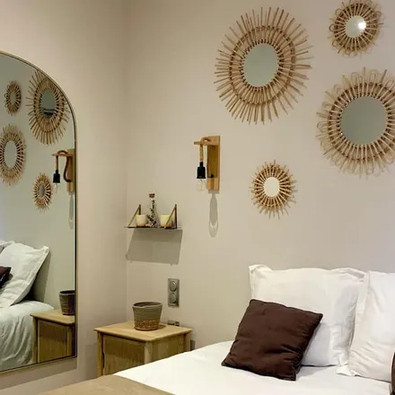 Rent this 1 bed apartment on 12400 Saint-Affrique