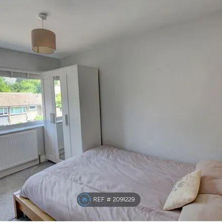 Rent this 3 bed apartment on North Close in Leeds, LS8 2NN