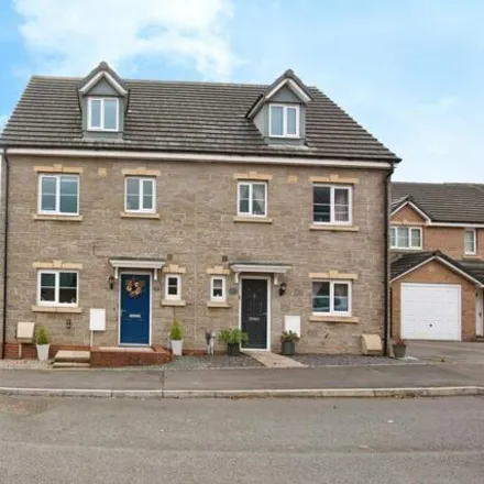 Buy this 4 bed townhouse on Heol y Groes in Cwmbran, NP44 7LT