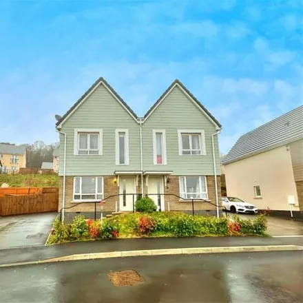 Buy this 2 bed duplex on Maes Gwdig in Burry Port, SA16 0TJ