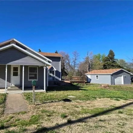 Buy this 3 bed house on 649 West Ash Street in Chanute, KS 66720