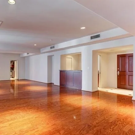 Image 3 - Commerce Towers, 914 Main Street, Houston, TX 77002, USA - Condo for rent