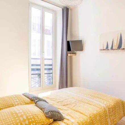 Rent this 2 bed apartment on 13001 Marseille