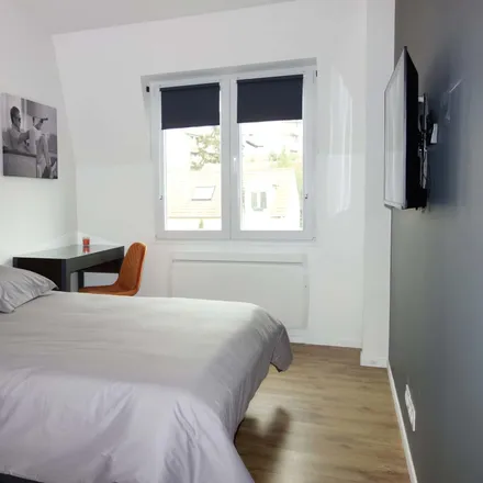 Rent this 5 bed room on 13 Avenue de Bezons in 92700 Colombes, France