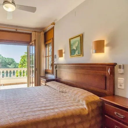 Rent this 3 bed house on Carretera d'Accés a la Costa Brava in 17310 Lloret de Mar, Spain