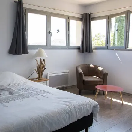 Rent this 2 bed house on 07200 Saint-Étienne-de-Fontbellon