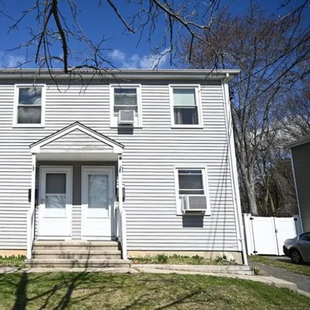 Rent this 3 bed house on 182 Stonybrook Road in Stratford, CT 06614