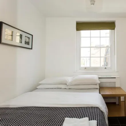 Rent this studio apartment on 122 Drummond Street in London, NW1 2HL