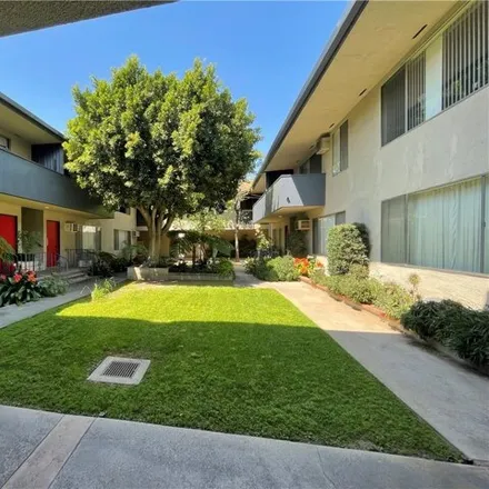 Image 2 - 555 North Holliston Avenue, Pasadena, CA 91106, USA - Apartment for rent
