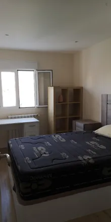 Rent this 2 bed room on Madrid in Calle de Ginzo de Limia, 48
