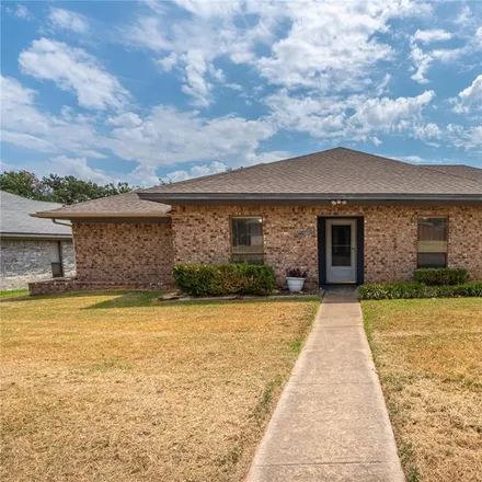 Buy this 3 bed house on 1310 36th Street Northeast in Paris, TX 75462