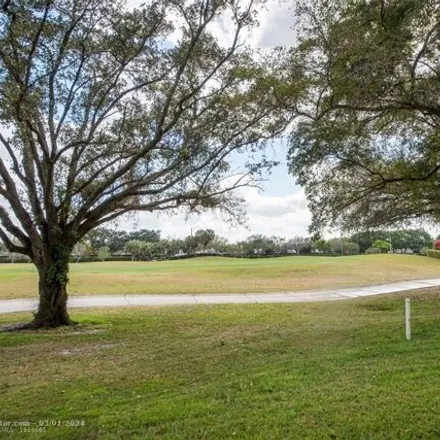 Image 5 - Pine Island Ridge Golf Course, 9400 Poinciana Place, Pine Island Ridge, Pine Island, FL 33324, USA - Townhouse for sale