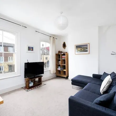 Image 2 - London, SE14 5EE, United Kingdom - Apartment for rent