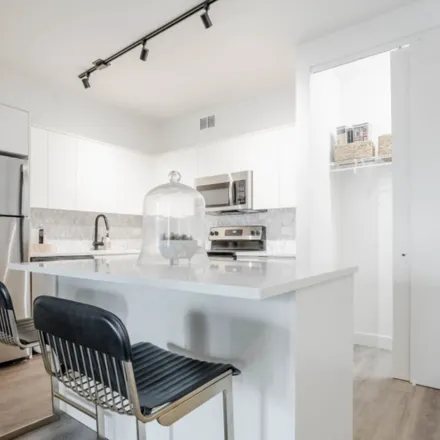 Rent this studio condo on 3 E Chestnut St