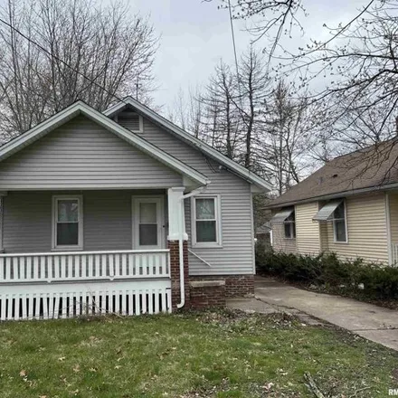 Rent this 2 bed house on 1045 East Wilcox Avenue in Peoria, IL 61603