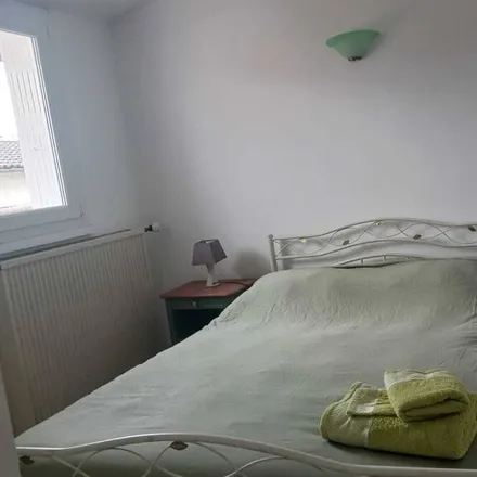 Rent this 2 bed house on 84800 L'Isle-sur-la-Sorgue
