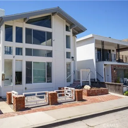 Rent this studio apartment on 223 in 223 1/2 Sapphire Avenue, Newport Beach
