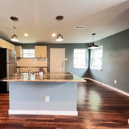 Image 4 - 1218 Record Crossing Road, Dallas, TX 75235, USA - House for rent