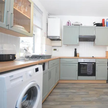 Image 2 - Lynmouth Road, Sheffield, S7 2DF, United Kingdom - Townhouse for rent