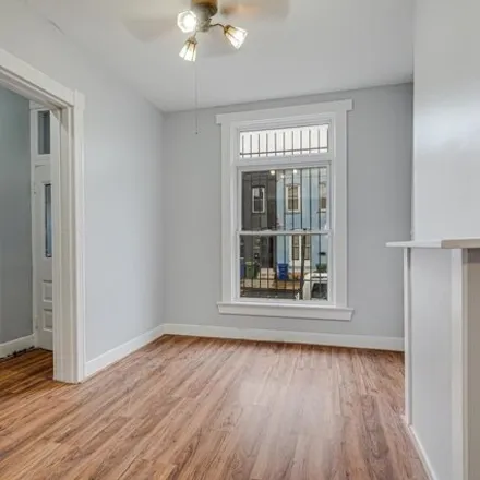 Image 8 - 2208 East Chase Street, Baltimore, MD 21213, USA - House for sale
