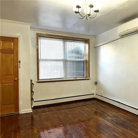 Image 4 - 1414 East 16th Street, New York, NY 11230, USA - House for rent