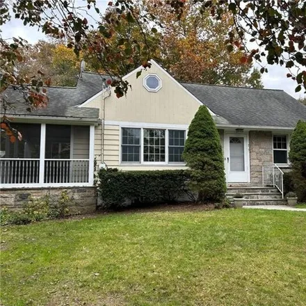Rent this 4 bed house on 25 Jennings Road in City of White Plains, NY 10605