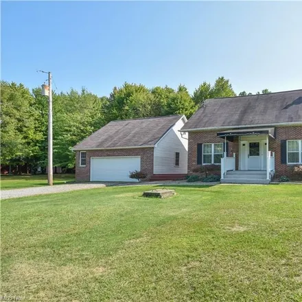 Buy this 4 bed house on 6661 East Calla Road in New Middletown, Mahoning County