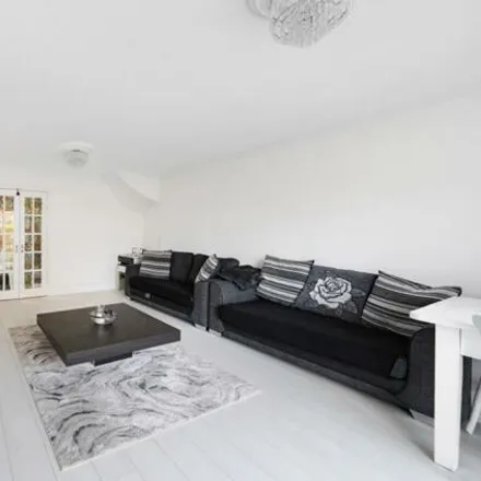 Image 3 - Northolme Gardens, South Stanmore, London, HA8 5BB, United Kingdom - House for sale