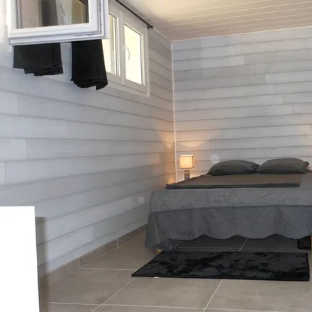 Rent this 3 bed house on 15400 Saint-Étienne-de-Chomeil