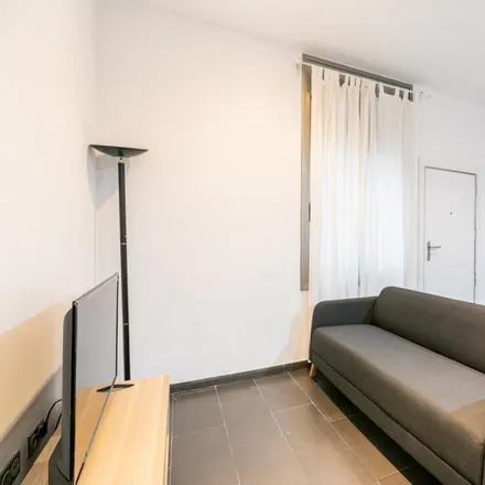 Image 3 - Carrer de Santiago Rusiñol, 23-25, 08902 l'Hospitalet de Llobregat, Spain - Apartment for rent