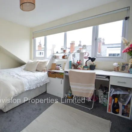 Image 9 - Back School View, Leeds, LS6 1EN, United Kingdom - Townhouse for rent