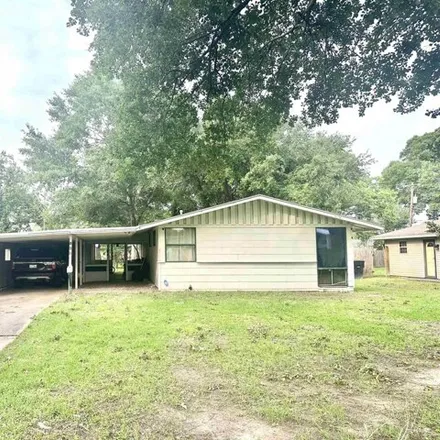 Buy this 3 bed house on 590 North 28th Street in Nederland, TX 77627