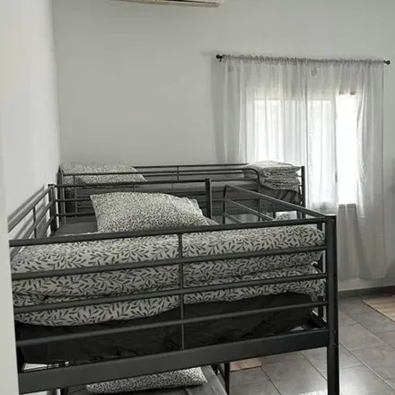 Rent this 2 bed house on 94190 Villeneuve-Saint-Georges