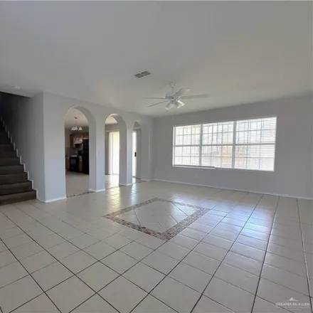 Image 3 - 1600 East Owen Circle, Seville Park Number 1 Colonia, Edinburg, TX 78542, USA - House for sale