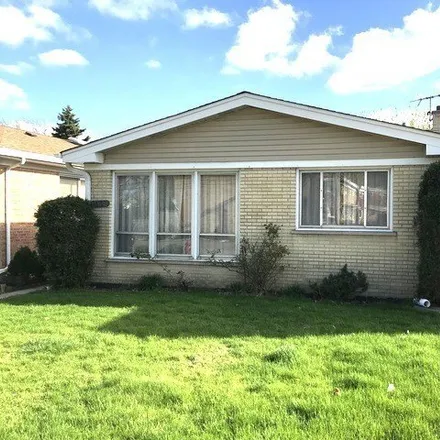 Rent this 3 bed house on 5439 Lincoln Avenue in Skokie, IL 60077