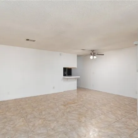 Image 7 - 2121 South Nellis Boulevard, Sunrise Manor, NV 89104, USA - Condo for rent