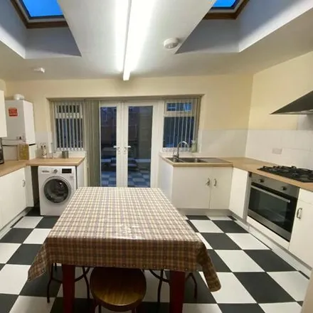 Rent this 4 bed townhouse on School Street in Almondbury, HD5 8HE