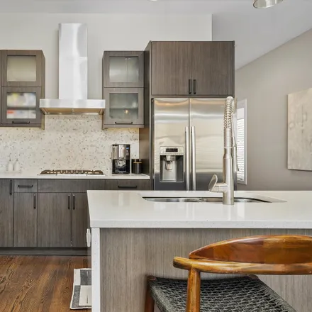 Image 3 - 2014 West Superior Street, Chicago, IL 60612, USA - House for sale