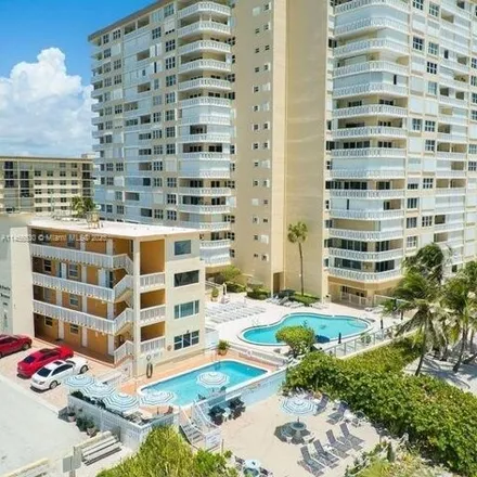 Buy this 1 bed condo on 3499 Northeast 10th Street in Country Club Isles, Pompano Beach