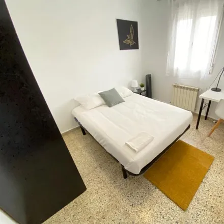 Rent this 5 bed room on Madrid in Calle del Poeta Blas de Otero, 83