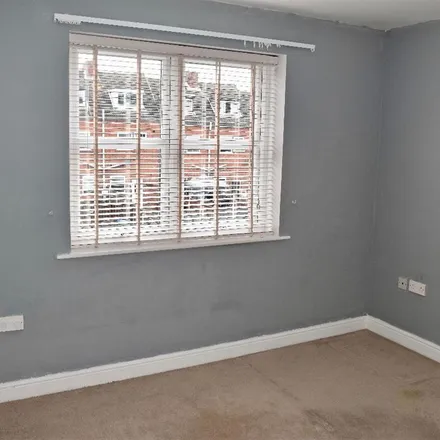 Image 2 - Normanton Spring Close, Sheffield, S13 7BW, United Kingdom - Apartment for rent