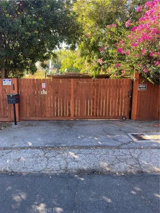 Image 2 - 7401 Paso Robles Avenue, Los Angeles, CA 91406, USA - House for sale